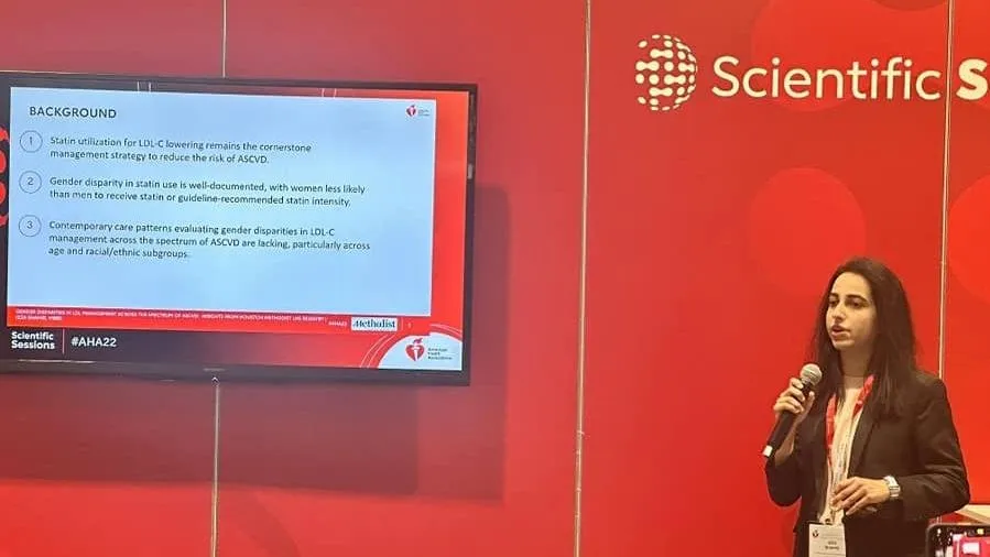 Izza Shahid presenting research at a scientific meeting.